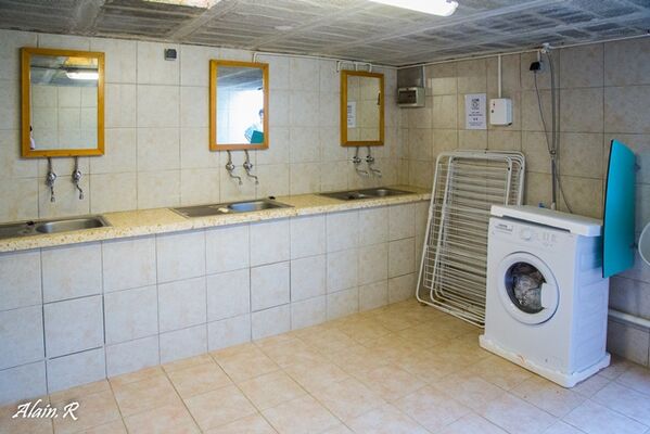 Camping-Village-vacances--Lac-Saint-Georges--Sarrecave-sanitaires-2-