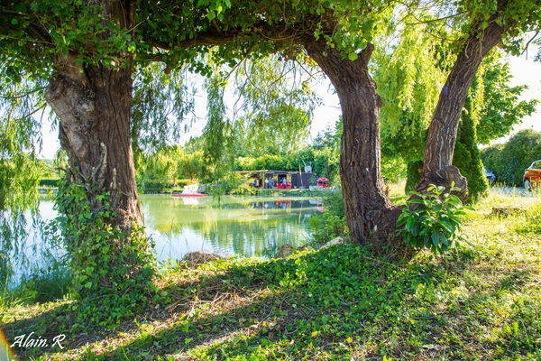 Camping-Village-vacances--Lac-Saint-Georges--Sarrecave