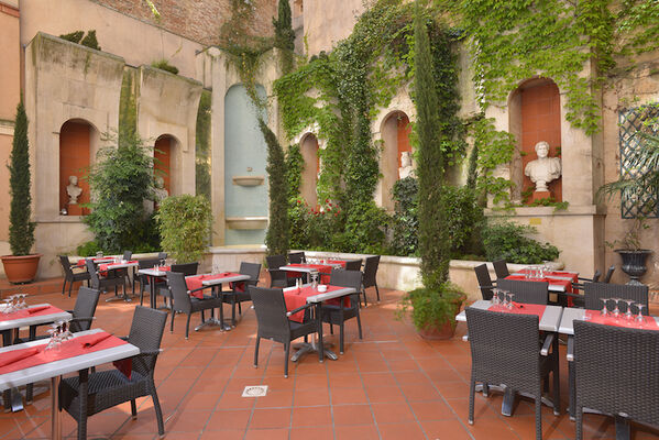 Grand patio 2