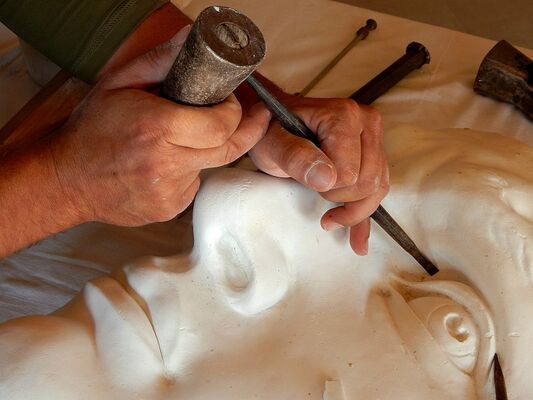 Gros_plan-atelier_sculpture_david_leger-800x600_credit-OTHautsTolosans (2)