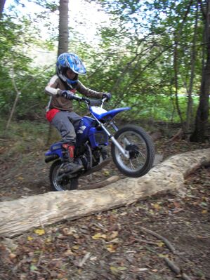 L.A., Sport's Vert Cierp-Gaud, Moto-Trial, passage sur tronc CIERP GAUD