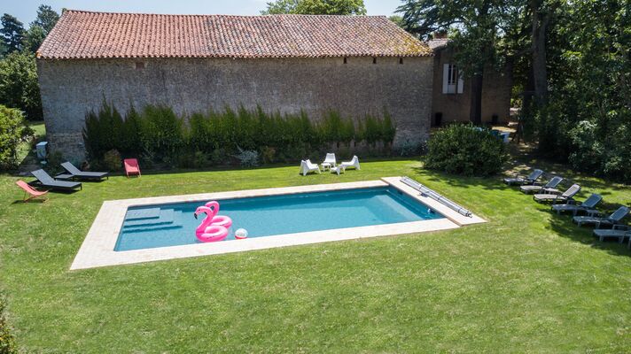 Photo piscine meubles et dos maison