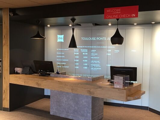 RECEPTION (2)