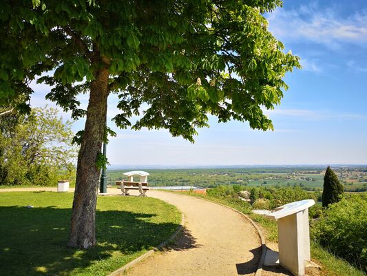 Tables-d-orientation-de-Montjoire-