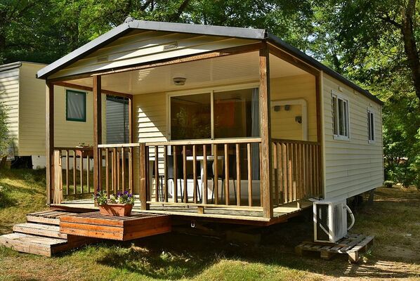 Mobilhome exterieur Camping MONTMAURIN
