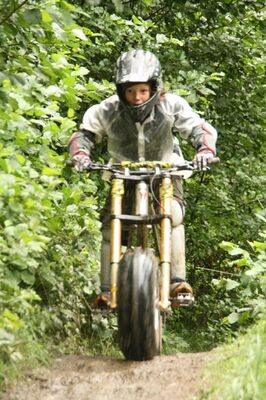 moto haute action ANTIGNAC