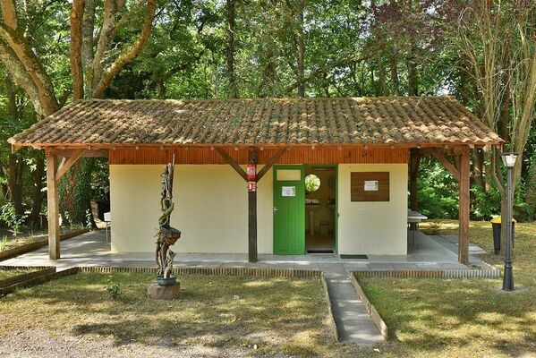 Sanitaire Camping MONTMAURIN