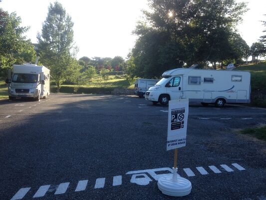 camping car aire de service AUZAS
