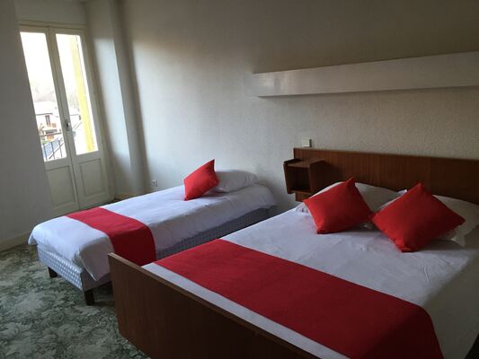 chambre triple petit train LUCHON