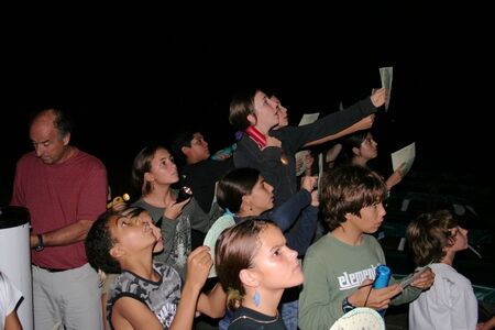 enfants observent le ciel observatoire astro LATRAPE