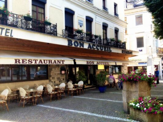 hotel-bon-accueil-terrasse1-luchon