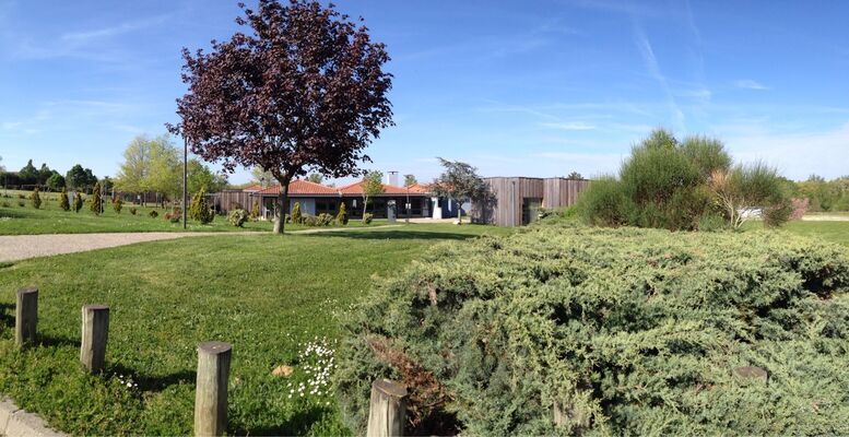 ExtérieurCENTRE INTERNATIONAL DE SEJOURS A TOULOUSE - LE DOMAINE D'ARIANE