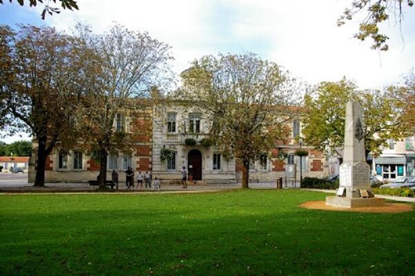 mairie d'hourtin