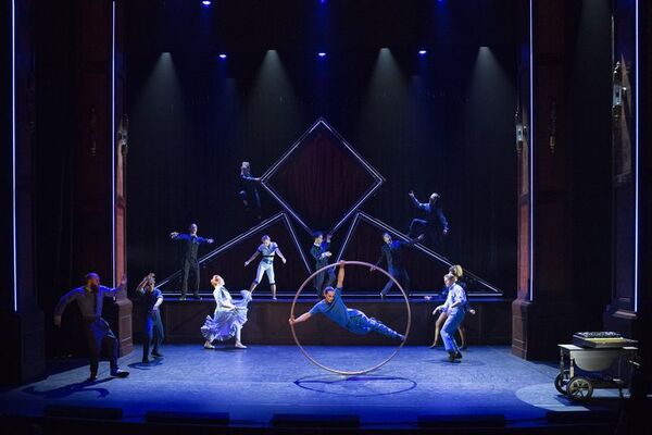 Cirque-Eloize-Hotel