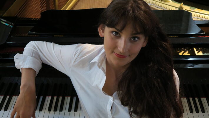 au-piano-1240x698