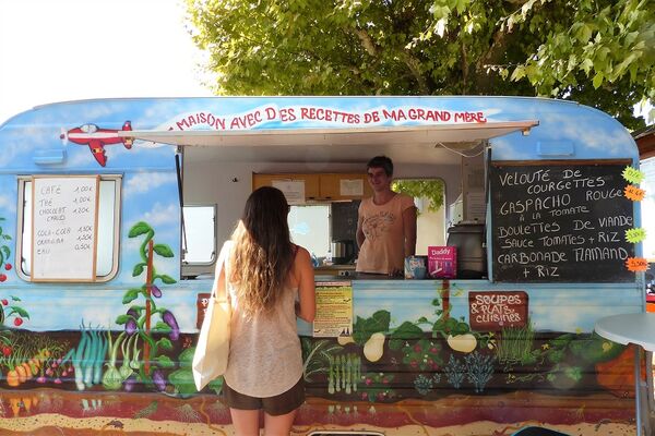 180821_truck_food_marche_puy_leveque_©Office de Tourisme Lot - Vignoble (2)