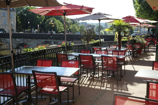190121HotelPondOr_Figeac_ExterieurTerrasse1