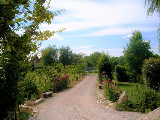 2_Allée privative conduisant au gîte