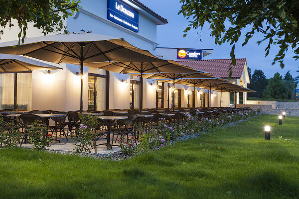 2Comforthoteldrauzou_Figeac_Terrasse