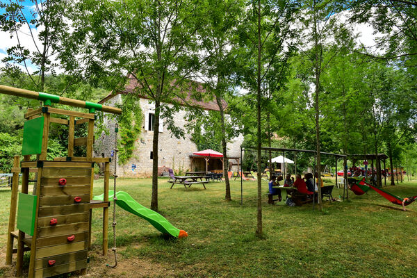 Aire de jeux et de pique-nique - Nature et Loisirs_01 © Lot Tourisme - C. ORY