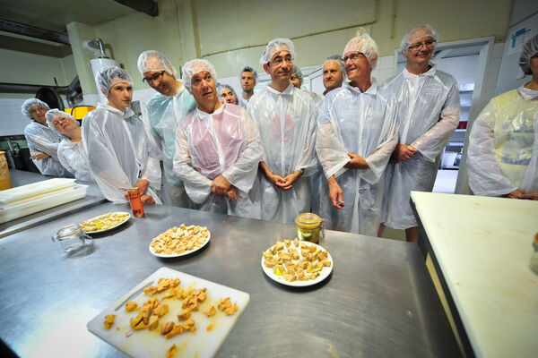 Atelier de préparation du foie gras - Ferme de Roubegeolle Vayrac_06 © Lot Tourisme - C. ORY