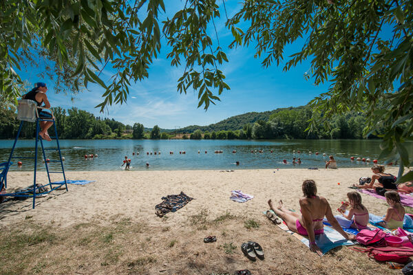 Baignade dans le Lot à Luzech_06 © Lot Tourisme - C. ORY