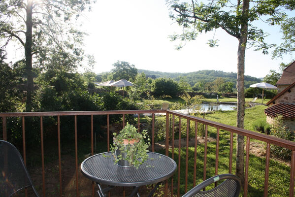 Balcon avec vue gîte Orée de Chênes © Hameau du Quercy 001