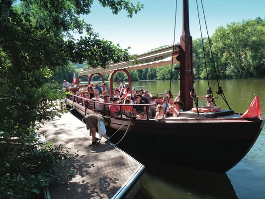 Baron Cardaillac a quai © Les CROISIERES de Saint Cirq Lapopie