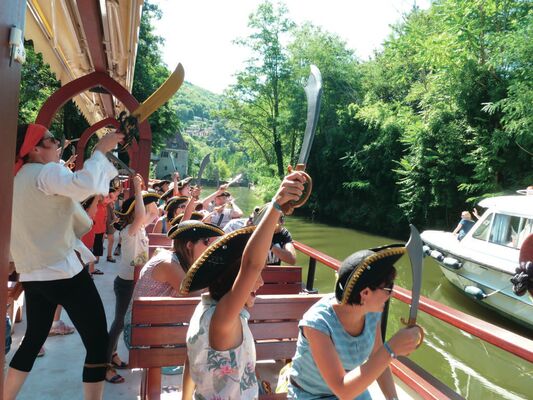 Bateau pirate © Les CROISIERES de Saint Cirq Lapopie