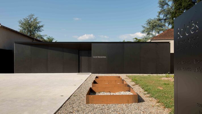 Batiment exterieur _totem_©Clos Triguedina (1)