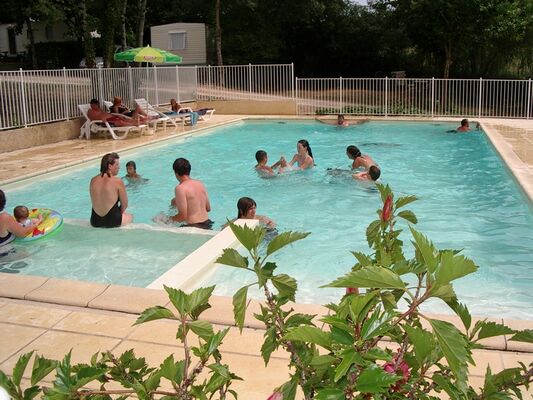 Camping Le Pigeonnier - Piscine
