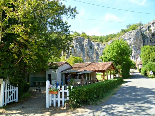 Camping les Falaisqes-Gluges