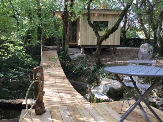 Cabane-Lodge sur pilotis