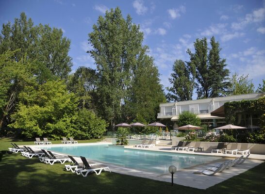 Cajarc Blue Hôtel-piscine-facade-arriere