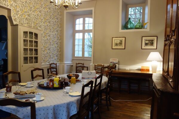 Ch-hotes-DU-PRADEL-Monceaux_petit-dejeuner