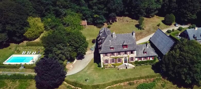 Ch-hotes-Du-PRADEL-Monceaux_panoramic-aerien