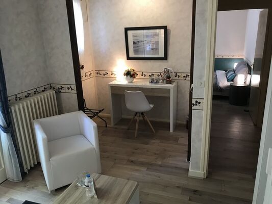 Ch-hotes-LeSautDeLaBergere-Aubazine_chambreCatherine