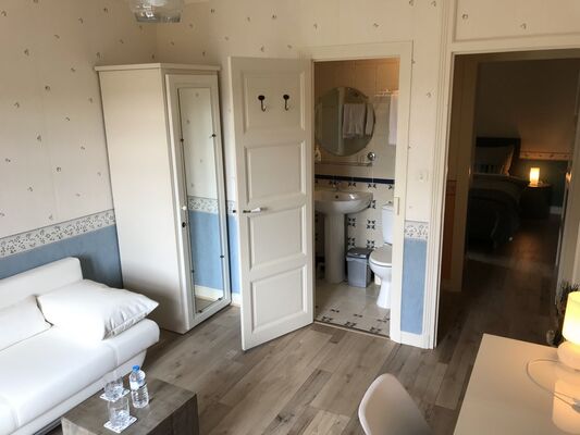 Ch-hotes-LeSautDeLaBergere-Aubazine_chambreAngelique