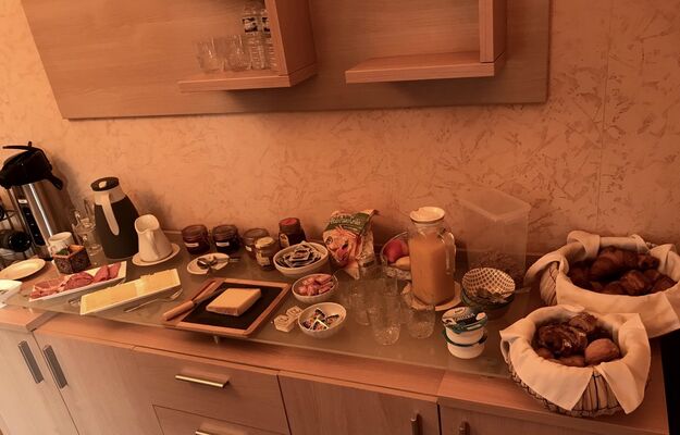 Ch-hotes-LeSautDeLaBergere-Aubazine_petitDejeuner