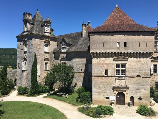 Chateau Cenevieres 16©C.Seguy
