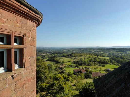 ChateauDeMarsac-Meyssac_vueCampagneChateau