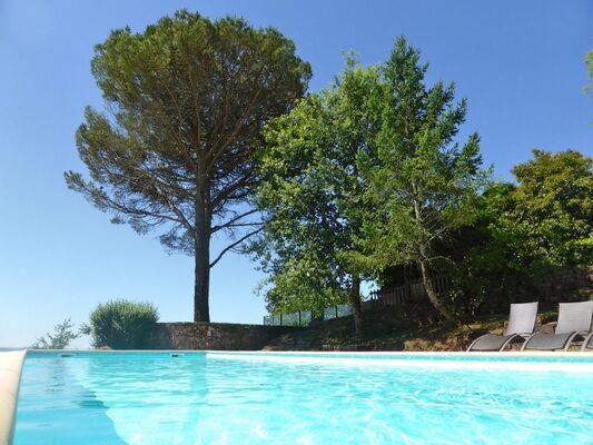 ChateauDeMarsac-Meyssac_exterieursPiscine