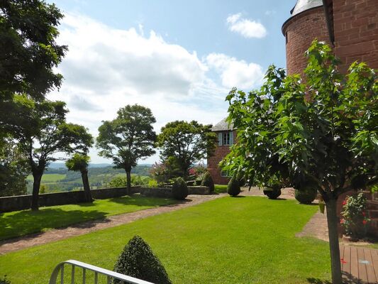 ChateauDeMarsac-Meyssac_jardinChateau