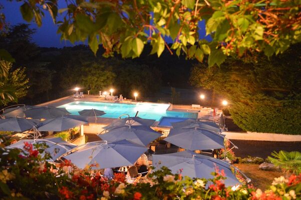 ChateauLacomté_Piscinedenuit