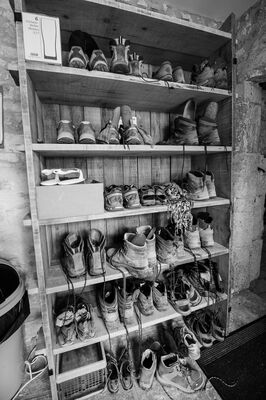 Chaussures au placard - Gîte d'étape Poudally à Lalbenque_02 © Lot Tourisme - C. ORY