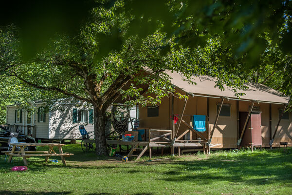 Chalet safari et mobil-home - Camping du Port, Creysse_11 © Lot Tourisme - C. ORY