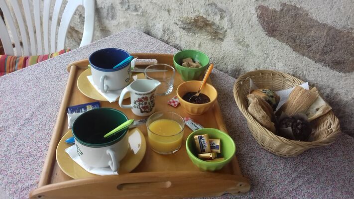 Chambre Hotes Moinard-Latouille- petit déjeuner