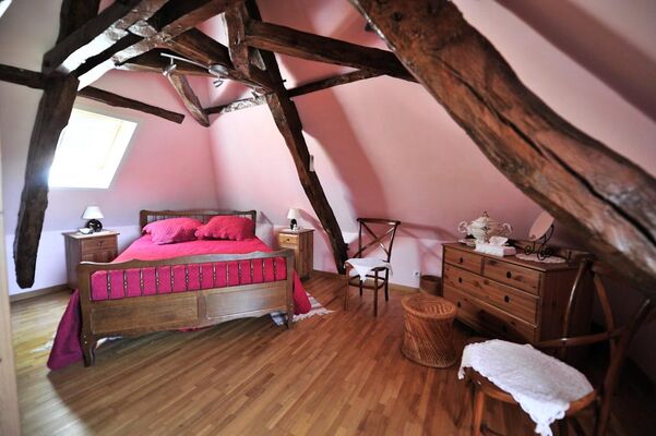 Chambre rose - Les Bouyssières - Creysse © COCHISE