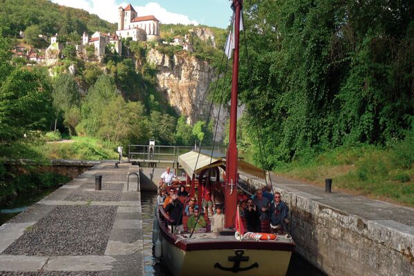 Comte Lapopie dans ecluse Saint-Cirq-Lapopie © Les CROISIERES de Saint Cirq Lapopie