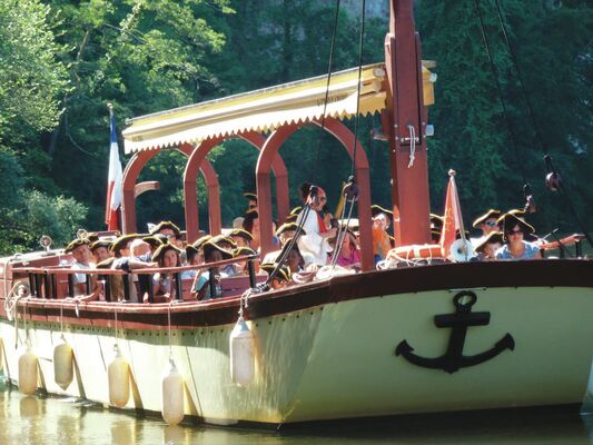 Comte Lapopie en navigation © Les CROISIERES de Saint Cirq Lapopie